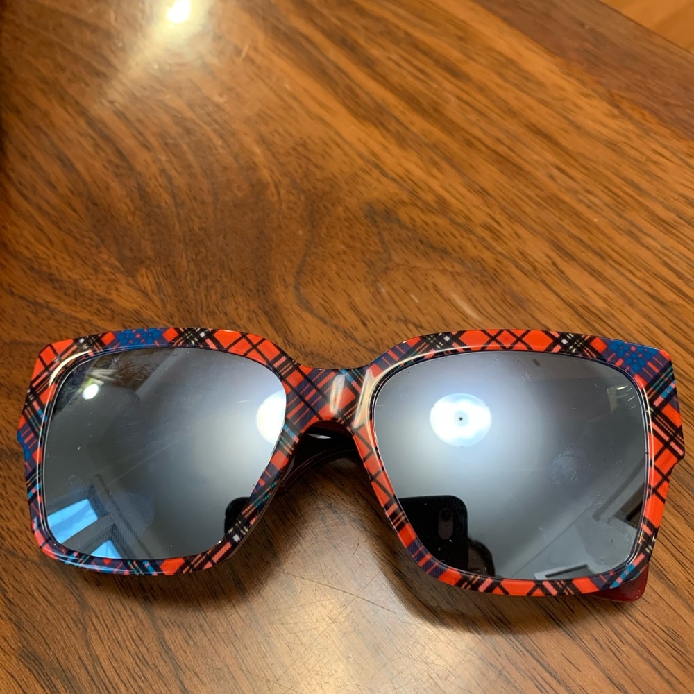 Vivienne Westwood Tartan Sunglasses in Red and Black - Picture 4 of 8